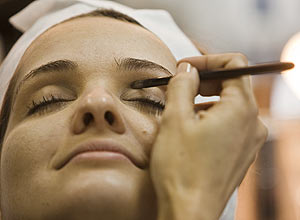 Profissionais da Contém 1g mostram a "[melhor maquiagem]":http://fotografia.folha.uol.com.br/galerias/4535-maquiagem-corporativa#foto-84473 que as mulheres podem usar em cada ocasião de trabalho 
