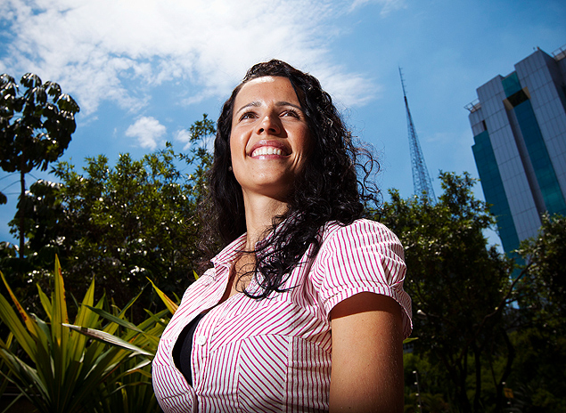 Diana de Oliveira fez seis cursos virtuais pela plataforma da empresa onde trabalha