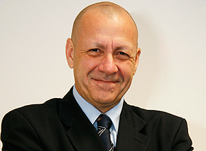 Dado Schneider cita livros para ajudar na carreira