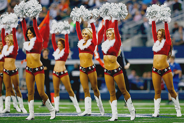 No Dallas Cowboys, a remunerao das lderes  de US$ 150 (aproximadamente R$ 360) por jogo em casa