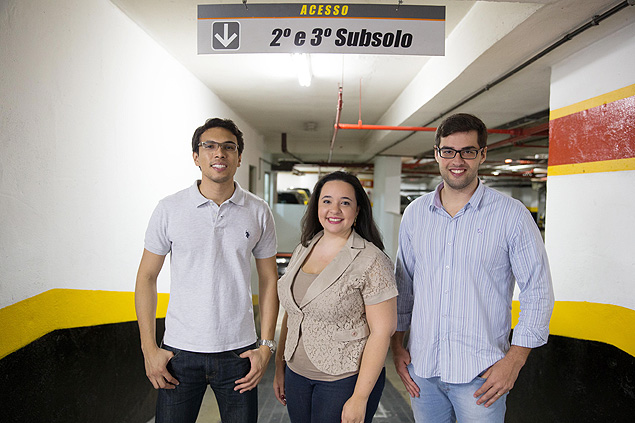 Lucas Garcia, Lucas Saraiva (de culos) e Letcia Passarelli, do aplicativo para encontrar estacionamentos LetsPark