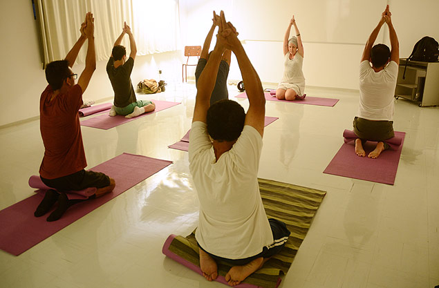Aula de yoga para controlar ansiedade