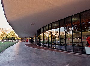 Museu de Arte Moderna, no parque Ibirapuera, foi considerado pelo guia o mais acessível da cidade