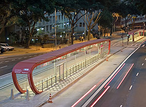 Projetos das estaes de corredores de nibus como o da avenida 9 de Julho, em So Paulo, foram selecionados por museu francs