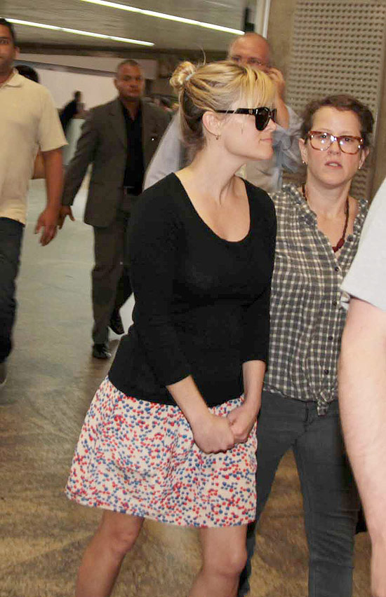 Reese Witherspoon chega ao Brasil para divulgar longa