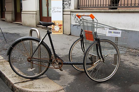Crditos: Marina Chevrand ////// Bicicleta-carrinho de surpermercado do designer Giovanni Scafuro