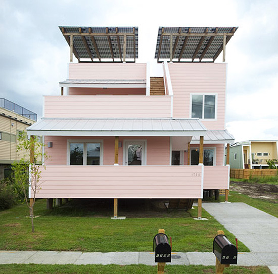 Assinadas por Frank Gehry, as casas destinadas a populao desabrigada de Nova Orleans tm terrao privativo e sistema de captao de energia solar