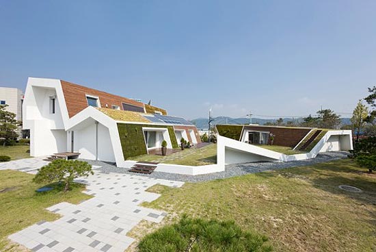 Casa projetada pelo escritrio Unsangdong poupa energia e utiliza materiais ecolgicos 