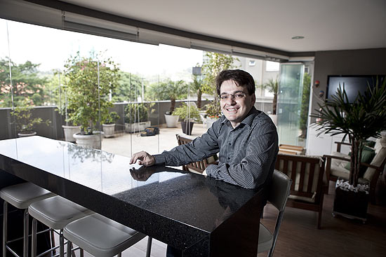 O professor universitário Rogério Gentil Bellot diz que o terraço dá mais liberdade e sensação de 'morar em casa