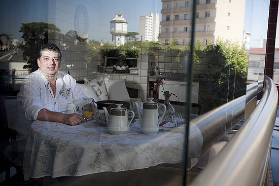 Ivo Ricardo Capasso colocou vidro na varanda e diz que passou a usar mais o espaço 