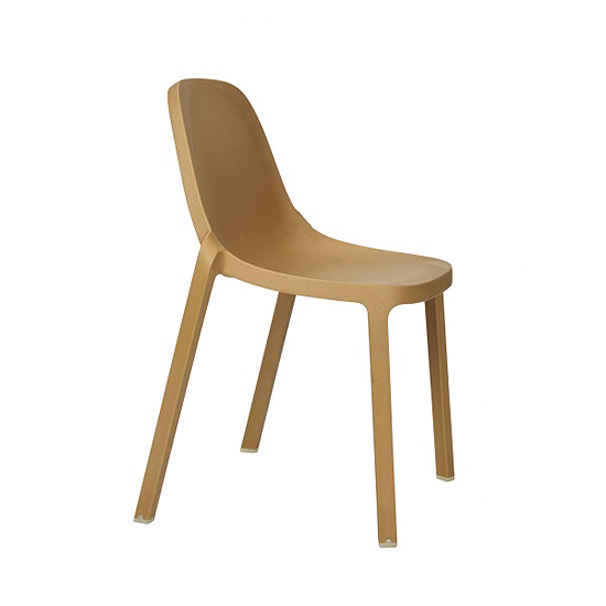 A cadeira Broom, criada pelo designer francs Philippe Starck, utiliza 90% de materiais descartados pela indstria