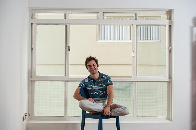 Para Henrique Mendona, 29, as janelas grandes do apartamento em Pinheiros (zona oeste de SP) ampliam a sensao de espao