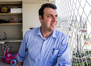Eduardo Anizelli/Folhapress Atraso na entrega do imóvel congela dívida