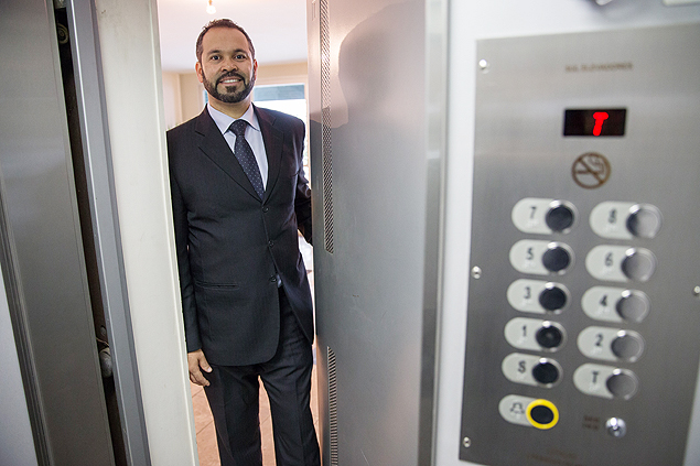 O sndico profissional Nilson Soares j teve problemas com 'gambiarras' em servio de manuteno de elevador