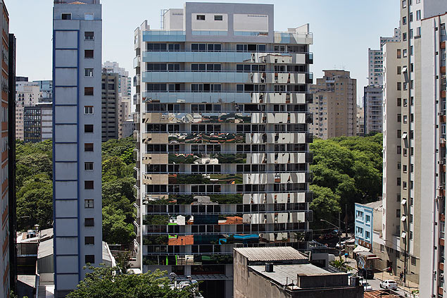 Fachada do edifcio na avenida Anglica, em So Paulo