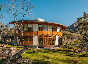 José Antonio Bárcenas/Divulgação Casa mexicana valoriza desenho e móveis curvos