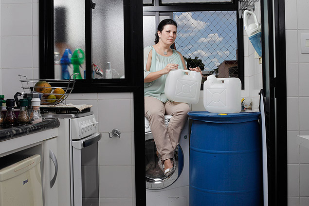 Adriana Soto comprou trs tambores: um para instalar na lavanderia e outros dois para reaproveitar gua da pia da cozinha e do banheiro