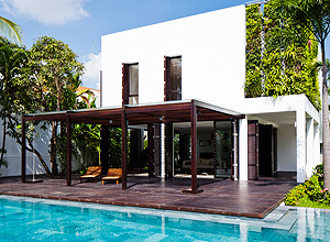 Hiroyuki Oki/Divulgação Jardim vertical valoriza reforma de casa no Vietnã