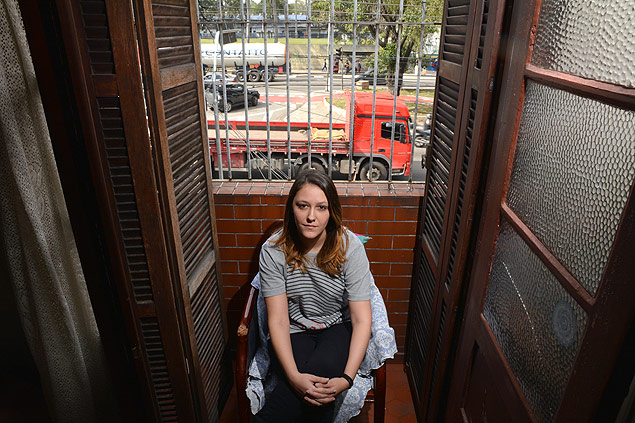 A consultora Vanessa Freitas mora em um apartamento na avenida Cruzeiro do Sul e evita abrir as janelas no horário de pico
