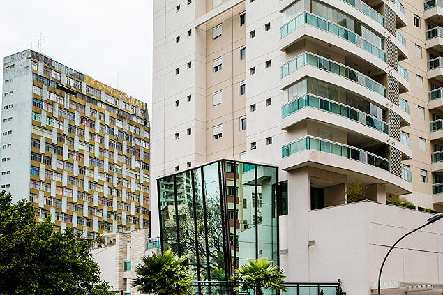 Fachada do edifcio Mood, com 27 andares, na rua lvaro de Carvalho