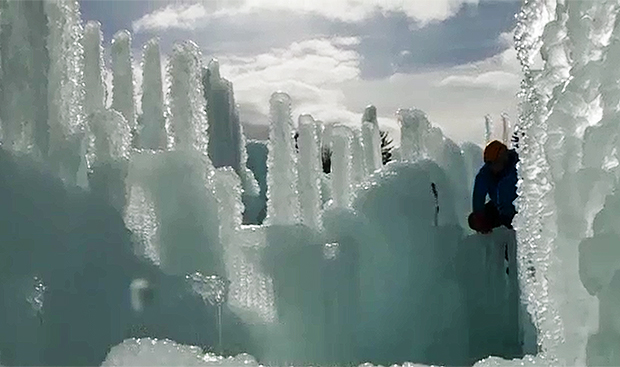Americano transforma hobby em negcio construindo castelos de gelo; assista ao vdeo