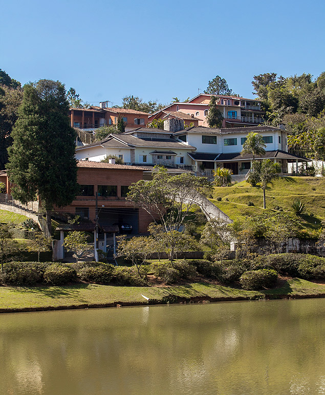 Entre Jundia e Cajamar, o complexo Capitalville tem clube, lagos e reas verdes