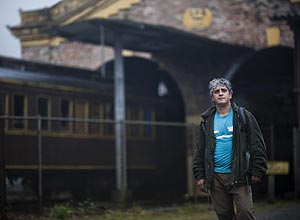 Pedro Nascimento posa para uma foto na Vila de Paranapiacaba, em Santo Andr