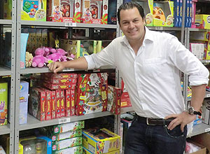 Omar Bucci no centro de distribuio da loja Baby em Casa