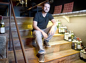 Ricardo Melo, proprietrio do Divine Wine Bar, em SP