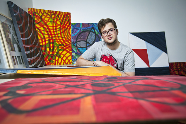 Victor Paulo Vieira, 23, é o filho do meio e acaba de se formar em artes plásticas