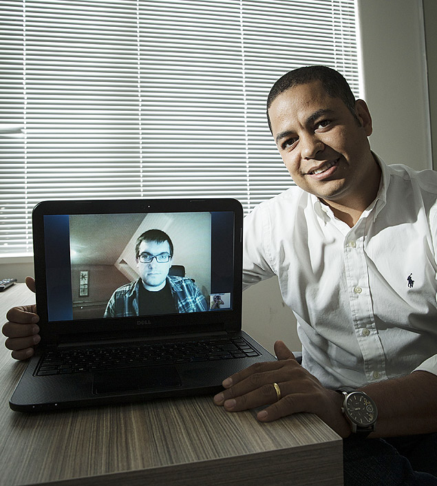 Ricardo Ramos,32, fundador da Precifica e, no computador, o em minerao de dados bulgaro Plamen Ivanov, 25