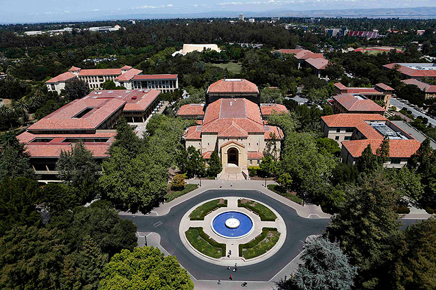Stanford University's campus is seen from atop Hoover Tower in Stanford, California May 9, 2014. Picture taken May 9, 2014. To match Special Report USA-STARTUPS/STANFORD REUTERS/Beck Diefenbach (UNITED STATES - Tags: EDUCATION BUSINESS SCIENCE TECHNOLOGY) ORG XMIT: PXP407