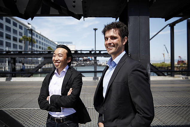 Shin Inoue (esq.) e David Ramirez, cofundadores da ForUsAll, em San Francisco, nos EUA