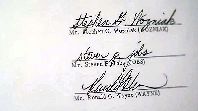 Ronald G Wayne vendeu seu original do contrato assinado h 40 anos, mas manteve uma rplica