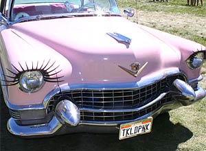 Nos EUA, clios enfeitam Cadillac dos anos 1960