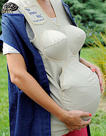 Ford projetou roupa especial que permite aos seus engenheiros simular o corpo, o peso e o formato da barriga de uma mulher grvida