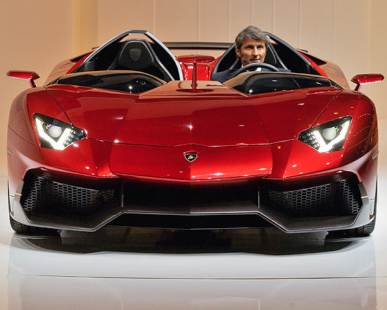 Stephan Winkelmann, presidente da Lamborghini, apresenta o Aventador sem capota