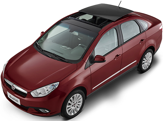 Grand Siena com o teto panormico aberto; item tambm pode ser encontrado na minivan Idea