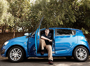 Alexandre Valentim, 24, foi conquistado pelo sistema multimdia do Chevrolet Sonic