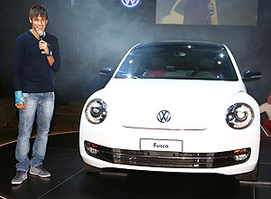 O jogador Neymar na apresentao do novo Volkswagen Fusca