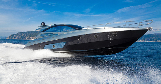 Bellagio 54, da Cimitarra,  um dos modelos mais luxuosos em exibio no So Paulo Boat Show