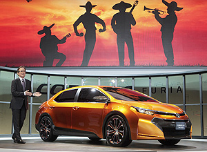 Toyota antecipou em Detroit as linhas do futuro sed Corolla