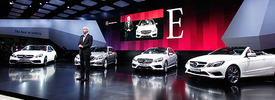 Dieter Zetsche, presidente mundial da Mercedes, apresenta as verses da famlia Classe E renovada