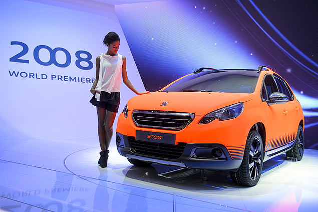 Candidato a primeiro Peugeot a receber o sistema Hybrid Air, 2008 acaba de fazer a sua estreia na Europa; modelo ser produzido no Brasil no prximo ano