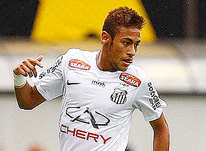 O atacante Neymar durante uma partida do Santos