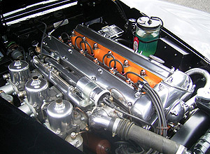 Motor 3.4 com seis cilindros tem 250 cv de potncia