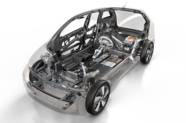 Segundo a fbrica, autonomia varia de 130 km a 160 km; um motor a combusto opcional pode recarregar a bateria
