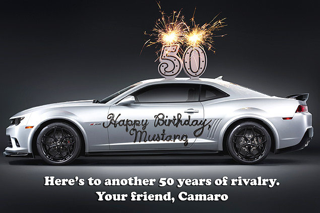 Carto feito pela Chevrolet para felicitar o aniversrio de 50 anos do Mustang, da rival Ford