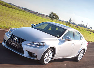 Divulgação IS 250 tenta tornar Lexus famosa no Brasil
