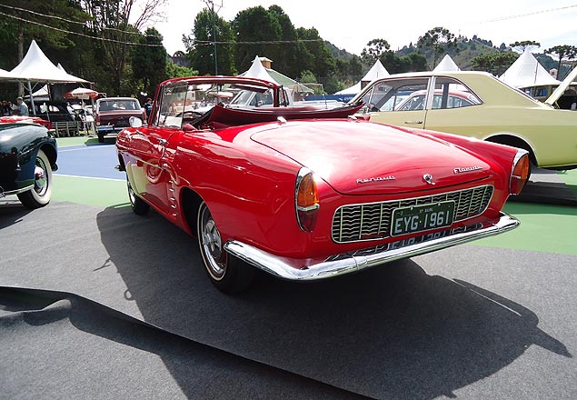Floride 1961: Com sol, teto do Renault conversvel pode ficar aberto; carro foi desenhado pelo estdio Ghia